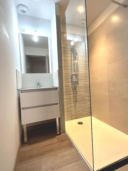 Appartement Centre Ville - Parking Prive - Wifi Nimes Exterior photo