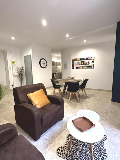 Appartement Centre Ville - Parking Prive - Wifi Nimes Exterior photo